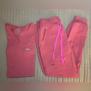 FIGS Breast Cancer Awareness Set in Quartz, M